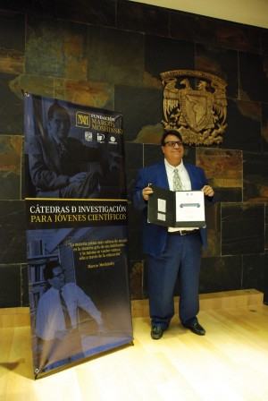 El Dr. Enrique Hernández Lemus recibió la Cátedra Marcos Moshinsky